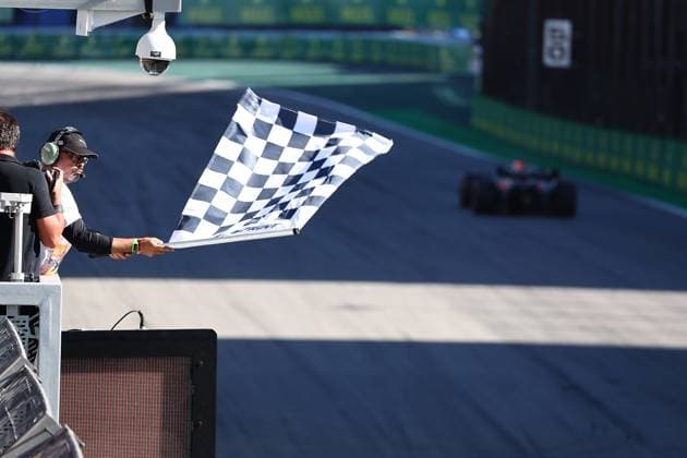 Formula 1 Rolex Sao Paulo Grand Prix 2023 04 11 2023, Autodromo Jose Carlos Pace, Interlagos, Formula 1 Rolex Sao Paulo Grand Prix 2023 , in the picture finish flag of the sprint race nordphotoxGmbHx xBratic nph00250