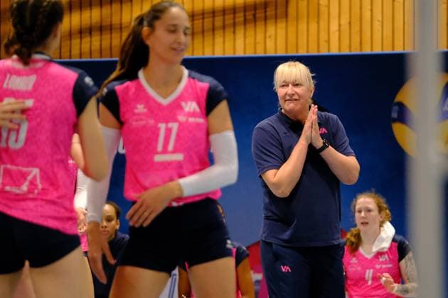 Volleyball, Frauen, Volleyball Academy Zürich - Geneve Volley Volley Academy Zurich Coahc Svetlana Tilic applaudes after a point - SWISS FEMALE VOLLEY - LNA - Volleyball Academy Zurch vs Geneve Volley Kloten Ruebisbach Arena Zürich Schweiz Copyright: xSergioxBrunettix