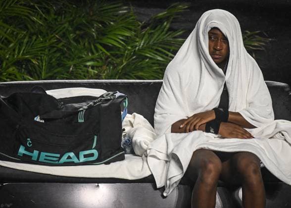 2023 WTA, Tennis Damen Finals - Day 6 Coco Gauff during a game interruption caused by a sudden downpour in the first Semi-Final match against Jessica Pegula, on Day 7 during the of the GNP Seguros WTA Finals Cancun 2023 part of the Hologic WTA Tour, on Day 7 , on November 4, 2023, in Cancun, Quintana Roo, Mexico. Cancun Mexico  Copyright: xArturxWidakx originalFilename:widak-2023wtaf231104_npykC.jpg