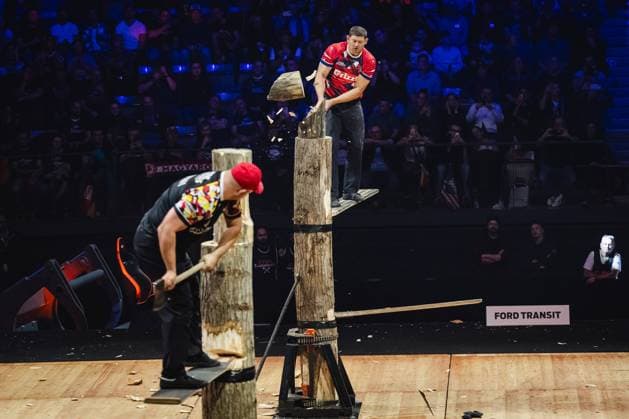 Bilder des Jahres 2023, Sport 11 November Sport Themen der Woche KW44 Jason Lentz of the United States performs during the STIHL TIMBERSPORTS Individual World Championship, WM, Weltmeisterschaft 2023 in Stuttgart, Germany on November 4, 2023. *** Jason Lentz of the United States performs during the STIHL TIMBERSPORTS Individual World Championship 2023 in Stuttgart, Germany on November 4, 2023