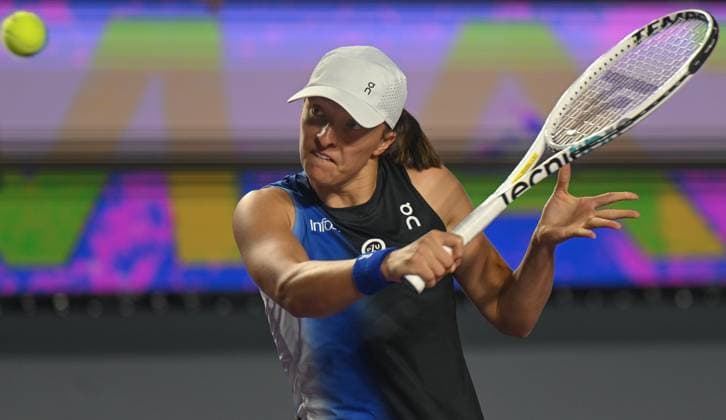 2023 WTA, Tennis Damen Finals - Day 6 CANCUN, MEXICO - NOVEMBER 4: Iga Swiatek of Poland in action against Aryna Sabalenka, during a warm up before the second Semi-Final match on Day 7 of the GNP Seguros WTA Finals Cancun 2023 part of the Hologic WTA Tour, on Day 7 , on November 4, 2023, in Cancun, Quintana Roo, Mexico. Cancun Mexico  Copyright: xArturxWidakx originalFilename:widak-2023wtaf231104_npwZv.jpg