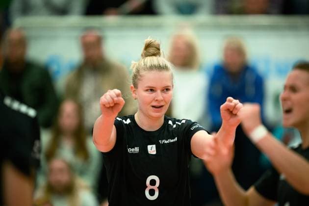 04 11 2023, Sporthalle Berg Fidel, Münster Muenster Volleyball, Bundesliga Women, DVV Pokal Round of 16, USC Münster Muenster vs Rote Raben Vilsbiburg Jubel Pauline Martin 8 Vilsbiburg