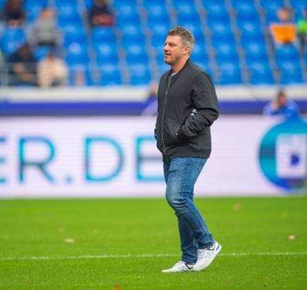 Lukas Kwasniok SC Paderborn, Head Coach looks at the conditions in the stadium one hour before the match, GER, Karlsruher SC vs SC Paderborn, Sport, Football, Men, 2 Bundesliga, Matchday 12, Season 2023 2024, 05 11 2023, DFL REGULATES PROHIBIT ANY USE OF PHOTOGRAPHS AS IMAGE SEQUENCES AND OR QUASI VIDEO GER, Karlsruher SC vs SC Paderborn, Sport, Football, Men, 2 Bundesliga, Matchday 12, Season 2023 2024, 05 11 2023, Karlsruhe Copyright: xEibner-Pressefoto SilasxSchuellex EP_SSR