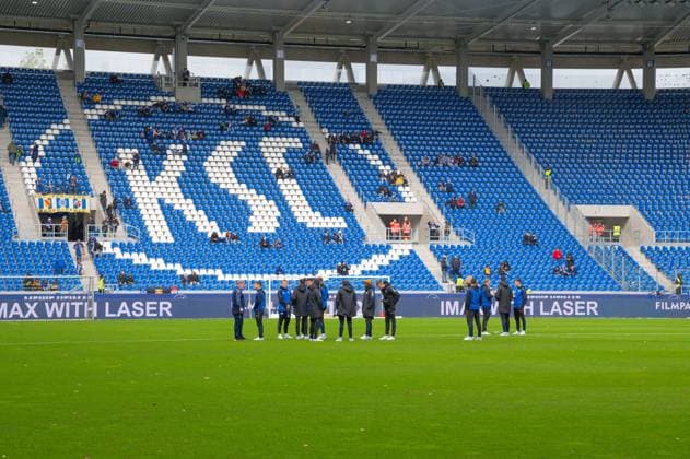 Empty Wildparkstadion one and a half hours before the match, on the pitch are the players of SC Paderborn, GER, Karlsruher SC vs SC Paderborn, Sport, Football, Men, 2 Bundesliga, Matchday 12, Season 2023 2024, 05 11 2023, DFL REGULATES PROHIBIT ANY USE OF PHOTOGRAPHS AS IMAGE SEQUENCES AND OR QUASI VIDEO GER, Karlsruher SC vs SC Paderborn, Sport, Football, Men, 2 Bundesliga, Matchday 12, Season 2023 2024, 05 11 2023, Karlsruhe Copyright: xEibner-Pressefoto SilasxSchuellex EP_SSR
