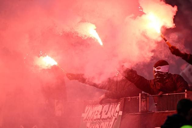 2 Bundesliga Hannover 06 Eintracht Braunschweig on 05 11 2023 at the HDI Arena in Hannover Fans Ultras of Hannover send out Bengal fire MT