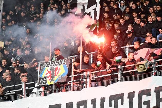 2 Bundesliga Hannover 06 Eintracht Braunschweig on 05 11 2023 at the HDI Arena in Hannover Fans Ultras of Hannover send out Bengal fire MT