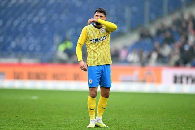 2 Bundesliga Hannover 06 Eintracht Braunschweig on 05 11 2023 at the HDI Arena in Hannover Kaan Caliskaner Braunschweig dissatisfied, disappointed, disappointed, dejected MT