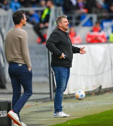 Lukas Kwasniok SC Paderborn, Head Coach coaching on the touchline, GER, Karlsruher SC vs SC Paderborn, Sport, Football, Men, 2 Bundesliga, Matchday 12, Season 2023 2024, 05 11 2023, DFL REGULATES PROHIBIT ANY USE OF PHOTOGRAPHS AS IMAGE SEQUENCES AND OR QUASI VIDEO GER, Karlsruher SC vs SC Paderborn, Sport, Football, Men, 2 Bundesliga, Matchday 12, Season 2023 2024, 05 11 2023, Karlsruhe Copyright: xEibner-Pressefoto SilasxSchuellex EP_SSR
