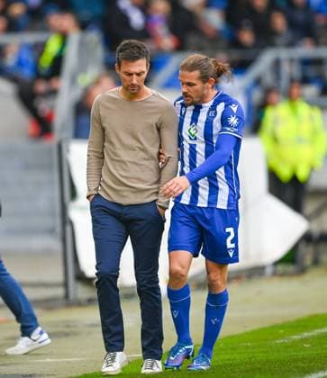 Sebastian Jung Karlsruher SC, 2 talks to his coach Christian Eichner Karlsruher SC, Head Coach , GER, Karlsruher SC vs SC Paderborn, Sport, Football, Men, 2 Bundesliga, Matchday 12, Season 2023 2024, 05 11 2023, DFL REGULATES PROHIBIT ANY USE OF PHOTOGRAPHS AS IMAGE SEQUENCES AND OR QUASI VIDEO GER, Karlsruher SC vs SC Paderborn, Sport, Football, Men, 2 Bundesliga, Matchday 12, Season 2023 2024, 05 11 2023, Karlsruhe Copyright: xEibner-Pressefoto SilasxSchuellex EP_SSR