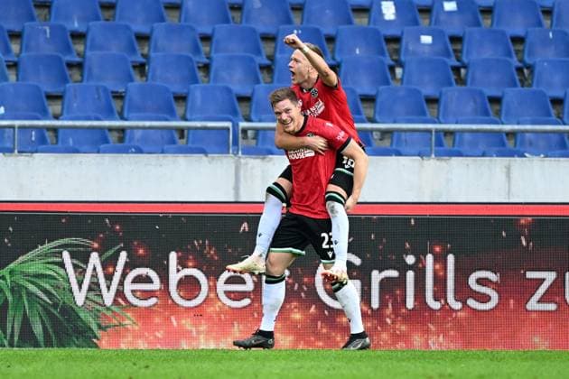 2 Bundesliga Hannover 06 Eintracht Braunschweig on 05 11 2023 at the HDI Arena in Hannover Cheering, goal celebration, goal scorer, goal scorer Marcel Halstenberg Hannover 96 celebrates after his goal to 2 0 with Havard Nielsen Hannover 96 MT