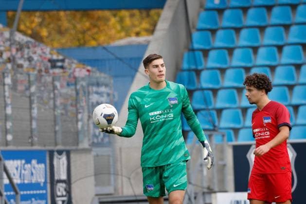 CFC vs Hertha BSC II 05 11 2023, Chemnitz, Stadion an der Gellertstrasse, Sport, Soccer,Regionalliga Nordost 2023 2024, 13 Matchday, CFC CFC vs Hertha BSC II Hertha Goalkeeper Robert Kwasigroch Chemnitz Saxony FRG