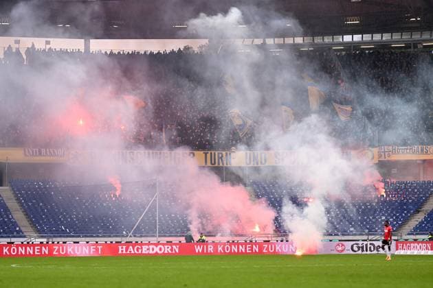 2 Bundesliga Hannover 06 Eintracht Braunschweig on 05 11 2023 at the HDI Arena in Hannover Fans Ultras of Braunschweig send Bengal fire MT