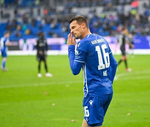Philip Heise Karlsruher SC, 16 wirkt enttaeuscht, GER, Karlsruher SC vs SC Paderborn, Sport, Soccer, Men, 2 Bundesliga, Matchday 12, Season 2023 2024, 05 11 2023, DFL REGULATES PROHIBIT ANY USE OF PHOTOGRAPHS AS IMAGE SEQUENCES AND OR QUASI VIDEO GER, Karlsruher SC vs SC Paderborn, Sport, Football, Men, 2 Bundesliga, Matchday 12, Season 2023 2024, 05 11 2023, Karlsruhe Copyright: xEibner-Pressefoto SilasxSchuellex EP_SSR