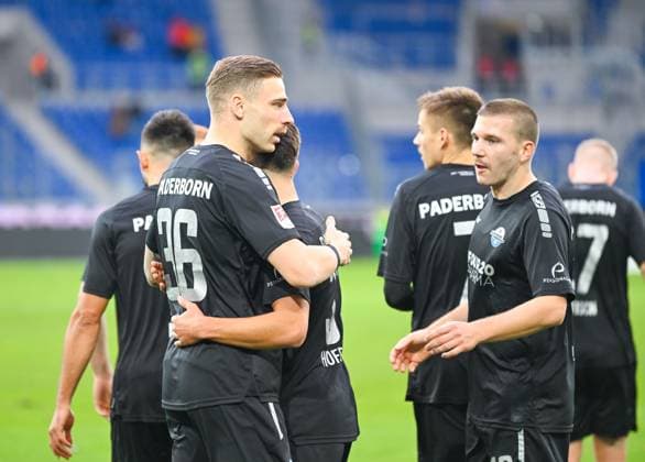 SC Paderborn celebrates after Felix Platte SC Paderborns goal for 0 2, 36 , GER, Karlsruher SC vs SC Paderborn, Sport, Soccer, Men, 2 Bundesliga, Matchday 12, Season 2023 2024, 05 11 2023, DFL REGULATES PROHIBIT ANY USE OF PHOTOGRAPHS AS IMAGE SEQUENCES AND OR QUASI VIDEO GER, Karlsruher SC vs SC Paderborn, Sport, Football, Men, 2 Bundesliga, Matchday 12, Season 2023 2024, 05 11 2023, Karlsruhe Copyright: xEibner-Pressefoto SilasxSchuellex EP_SSR