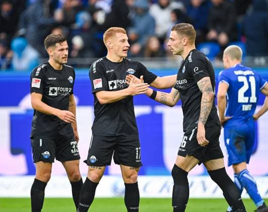 SC Paderborn celebrating after Felix Plattes goal SC Paderborn, 36, right to 0 3, GER, Karlsruher SC vs SC Paderborn, Sport, Soccer, Men, 2 Bundesliga, Matchday 12, Season 2023 2024, 05 11 2023, DFL REGULATES PROHIBIT ANY USE OF PHOTOGRAPHS AS IMAGE SEQUENCES AND OR QUASI VIDEO GER, Karlsruher SC vs SC Paderborn, Sport, Football, Men, 2 Bundesliga, Matchday 12, Season 2023 2024, 05 11 2023, Karlsruhe Copyright: xEibner-Pressefoto SilasxSchuellex EP_SSR