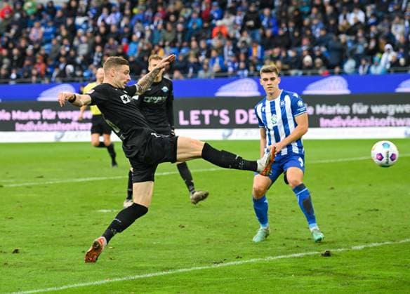 Felix Platte SC Paderborn, 36 scores to 0 3, GER, Karlsruher SC vs SC Paderborn, Sport, Football, Men, 2 Bundesliga, Matchday 12, Season 2023 2024, 05 11 2023, DFL REGULATES PROHIBIT ANY USE OF PHOTOGRAPHS AS IMAGE SEQUENCES AND OR QUASI VIDEO GER, Karlsruher SC vs SC Paderborn, Sport, Football, Men, 2 Bundesliga, Matchday 12, Season 2023 2024, 05 11 2023, Karlsruhe Copyright: xEibner-Pressefoto SilasxSchuellex EP_SSR