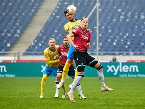 Header duel Ermin Bicakcic Eintracht Braunschweig, 06 , Havard Nielsen Hannover 96 16 GER, Hannover 96 Eintracht Braunschweig, Football, 2 Bundesliga, Matchday 12, Season 2023 2024, 05 11 2023 GER, Hannover 96 Eintracht Braunschweig, Football, 2 Bundesliga, Matchday 12, Season 2023 2024, 05 11 2023 Hannover Copyright: xEibner-Pressefoto xStephaniexZerx EP_SZE