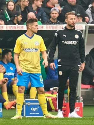 Marc Pfitzner Eintracht Braunschweig, Head Coach GER, Hannover 96 Eintracht Braunschweig, Football, 2 Bundesliga, Matchday 12, Season 2023 2024, 05 11 2023 GER, Hannover 96 Eintracht Braunschweig, Football, 2 Bundesliga, Matchday 12, Season 2023 2024, 05 11 2023 Hannover Copyright: xEibner-Pressefoto xStephaniexZerx EP_SZE