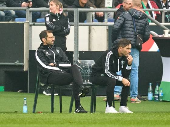 Andre Mijatovic Hannover 96 Co Trainer Coach, Stefan Leitl Hannover 96 Head Coach, Coach GER, Hannover 96 Eintracht Braunschweig, Football, 2 Bundesliga, Matchday 12, Season 2023 2024, 05 11 2023 GER, Hannover 96 Eintracht Braunschweig, Football, 2 Bundesliga, Matchday 12, Season 2023 2024, 05 11 2023 Hannover Copyright: xEibner-Pressefoto xStephaniexZerx EP_SZE