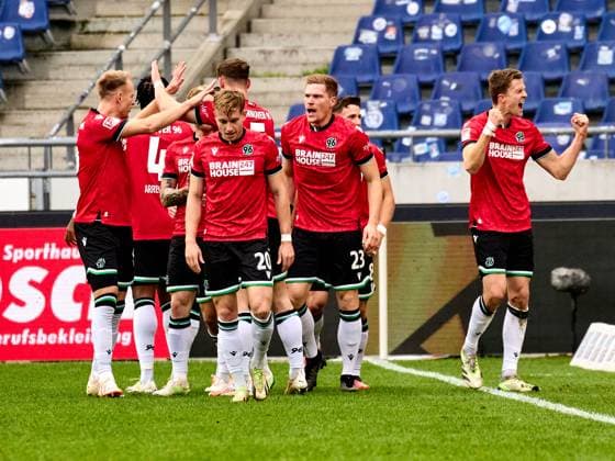 Fabian Kunze Hannover 96 06 scores the first goal for Hannover 96 in the 12th minute of the match Its 1 0, the team cheers Bright Arrey Mbi Hannover 96 04 , Havard Nielsen Hannover 96 16 , Phil Neumann Hannover 96 05 Andreas Voglsammer Hannover 96 32 Goal celebration, Joy GER, Hannover 96 Eintracht Braunschweig, Football, 2 Bundesliga, Matchday 12, Season 2023 2024, 05 11 2023 GER, Hannover 96 Eintracht Braunschweig, Football, 2 Bundesliga, Matchday 12, Season 2023 2024, 05 11 2023 Hannover Copyright: xEibner-Pressefoto xStephaniexZerx EP_SZE