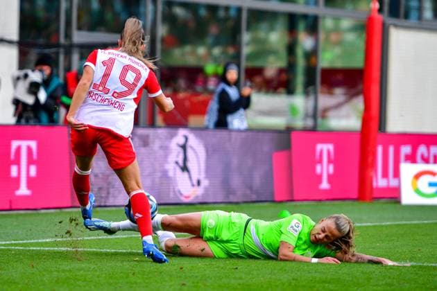 Bilder des Jahres 2023, Sport 11 November Sport Themen der Woche KW44 Sport Bilder des Tages v.li.: Katharina Naschenweng (FC Bayern München, FCB, 19) Lynn Wilms (Wolfsburg, 2) im Zweikampf, Duell, duel, tackle, Dynamik, Action, Aktion, 05.11.2023, München (Deutschland), Fussball, Google Pixel Frauen-Bundesliga, FC Bayern München - VfL Wolfsburg, DFB DFL REGULATIONS PROHIBIT ANY USE OF PHOTOGRAPHS AS IMAGE SEQUENCES AND OR QUASI-VIDEO. *** v li Katharina Naschenweng FC Bayern Munich, FCB, 19 Lynn Wilms Wolfsburg, 2 in duel, duel, tackle, dynamics, action, action, 05 11 2023, Munich Germany , Football, Google Pixel Women Bundesliga, FC Bayern Munich VfL Wolfsburg, DFB DFL REGULATIONS PROHIBIT ANY USE OF PHOTOGRAPHS AS IMAGE SEQUENCES AND OR QUASI VIDEO xslx