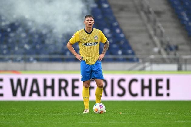 2 Bundesliga Hannover 06 Eintracht Braunschweig on 05 11 2023 at the HDI Arena in Hannover Luc Ihorst Braunschweig dissatisfied, disappointed, disappointed, dejected MT