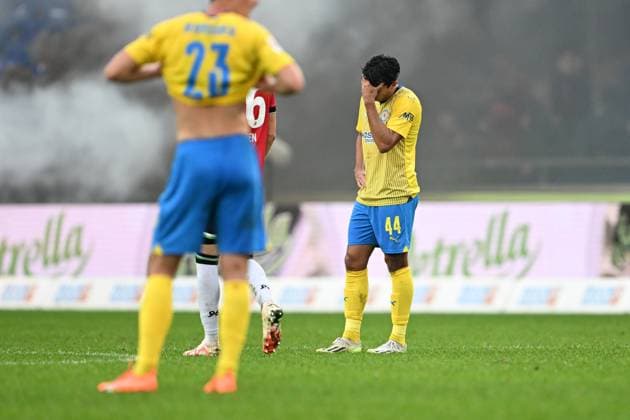2 Bundesliga Hannover 06 Eintracht Braunschweig on 05 11 2023 at the HDI Arena in Hannover Johan Gomez Braunschweig dissatisfied, disappointed, disappointed, dejected MT