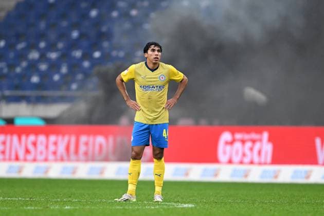 2 Bundesliga Hannover 06 Eintracht Braunschweig on 05 11 2023 at the HDI Arena in Hannover Johan Gomez Braunschweig dissatisfied, disappointed, disappointed, dejected MT