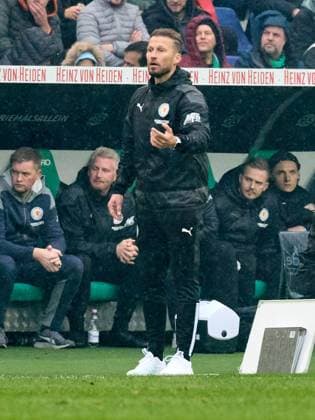 Marc Pfitzner Eintracht Braunschweig, Head Coach GER, Hannover 96 Eintracht Braunschweig, Football, 2 Bundesliga, Matchday 12, Season 2023 2024, 05 11 2023 GER, Hannover 96 Eintracht Braunschweig, Football, 2 Bundesliga, Matchday 12, Season 2023 2024, 05 11 2023 Hannover Copyright: xEibner-Pressefoto xStephaniexZerx EP_SZE