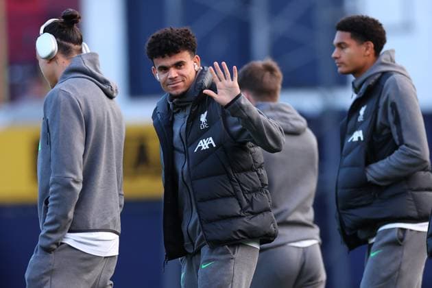 5th November 2023; Kenilworth Road, Luton, Bedfordshire, England; Premier League Football, Luton Town versus Liverpool; Luis Diaz of Liverpool thanks fans for the support as they chant his name  ActionPlus12573080 ShaunxBrooks