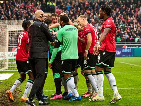 Nicolo Tresoldi Hannover 96 09 scores the 3 0 for Hannover, which is subsequently disallowed Offside The team celebrates shortly before the end of the match Derrick Koehn Hannover 96 18 Havard Nielsen Hannover 96 16 , Bright Arrey Mbi Hannover 96 04 GER, Hannover 96 Eintracht Braunschweig, Football, 2 Bundesliga, Matchday 12, Season 2023 2024, 05 11 2023 GER, Hannover 96 Eintracht Braunschweig, Football, 2 Bundesliga, Matchday 12, Season 2023 2024, 05 11 2023 Hannover Copyright: xEibner-Pressefoto xStephaniexZerx EP_SZE