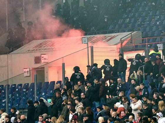 Fans of Eintracht Braunschweig send pyrotechnics and boilers They are thrown into stands and rows of seats GER, Hannover 96 Eintracht Braunschweig, Football, 2 Bundesliga, Matchday 12, Season 2023 2024, 05 11 2023 GER, Hannover 96 Eintracht Braunschweig, Football, 2 Bundesliga, Matchday 12, Season 2023 2024, 05 11 2023 Hannover Copyright: xEibner-Pressefoto xStephaniexZerx EP_SZE