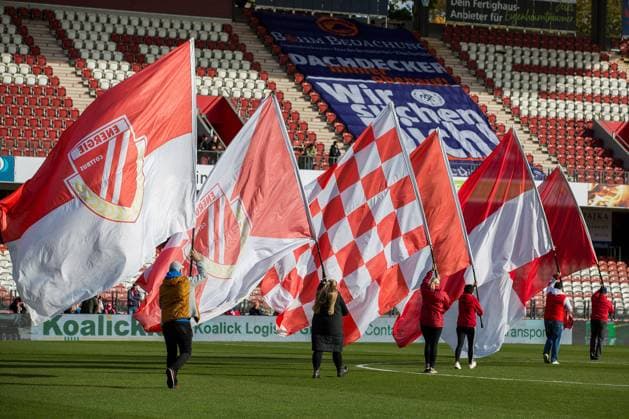 Cottbus, Germany 05 November 2023 Regionalliga Nordost 2023 2024 FC Energie Cottbus vs Babelsberg 03 In the picture flag bearer Energie Cottbus Stadion der Freundschaft Brandenburg Copyright: xFotostandx xWeilandx