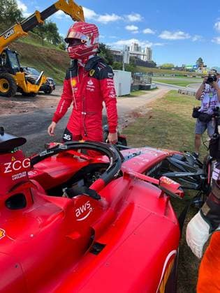 05 11 2023, Autodromo Jose Carlos Pace, Interlagos, Formula 1 Rolex Sao Paulo Grand Prix 2023 , in the picture retirement of Charles Leclerc MCO , Scuderia Ferrari in the warm-up lap Interlagos Autodromo Jose Carlos Pace Brazil  eu-images-506