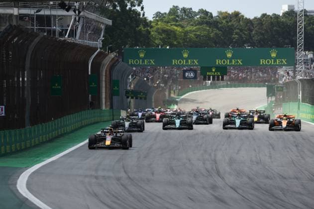 Start race 01 VERSTAPPEN Max (nld), Red Bull Racing RB19, action during the 2023 Formula 1 Rolex Grande Premio de Sao Paulo, 20th round of the 2023 Formula One World Championship, WM, Weltmeisterschaft from November 3 to 5, 2023 on the Autodromo JosÃ Carlos Pace, in Sao Paulo, Brazil - F1 - SAO PAULO GRAND PRIX 2023 - RACE DPPI Panoramic  G0OD9284 copie