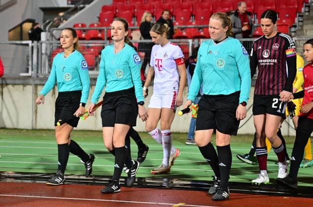 05 11 2023 Soccer Season 2023 2024 1 Womens Soccer Bundesliga 06 Matchday 1 FC Nürnberg FCN Club 1 FC Köln Sportfoto Zink xwoxzix Miriam Schwermer Referee runs in