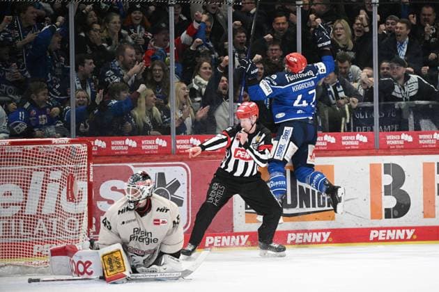 Sport Themen der Woche KW44 Sport Bilder des Tages Jubel bei Alexander Karachun (Schwenninger Wild Wings 47) Schwenninger Wild Wings gegen Koelner Haie, Eishockey, DEL, 18. Spieltag, Saison 2023 2024, 05.11.2023 Schwenninger Wild Wings gegen Koelner Haie, Eishockey, DEL, Penny DEL, 18. Spieltag, Saison 2023 2024, 05.11.2023 Schwenningen *** Alexander Karachun Schwenninger Wild Wings 47 Schwenninger Wild Wings vs Koelner Haie, Ice Hockey, DEL, Matchday 18, Season 2023 2024, 05 11 2023 Schwenninger Wild Wings vs Koelner Haie, Ice Hockey, DEL, Penny DEL, Matchday 18, Season 2023 2024, 05 11 2023 Schwenningen Copyright: xEibner-Pressefoto SvenxLaeglerx EP_SVL