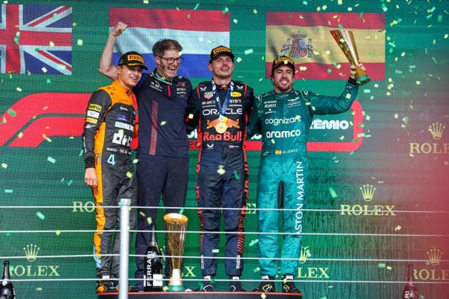 Podium: NORRIS Lando (gbr), McLaren F1 Team MCL60, VERSTAPPEN Max (ned), Red Bull Racing RB19, ALONSO Fernando (spa), Aston Martin F1 Team AMR23, during the 2023 Formula 1 Rolex Grande Premio de Sao Paulo, 20th round of the 2023 Formula One World Championship, WM, Weltmeisterschaft from November 3 to 5, 2023 on the Autodromo JosÃ Carlos Pace, in Sao Paulo, Brazil - F1 - SAO PAULO GRAND PRIX 2023 - RACE DPPI Panoramic  00123045_G0OD0086