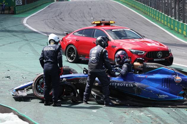 23 Alexander Albon THA, Williams Racing after crash following the start, F1 Grand Prix of Brazil at Autodromo Jose Carlos Pace on November 5, 2023 in Sao Paulo, Brazil Photo by HOCH ZWEI Sao Paulo Brazil