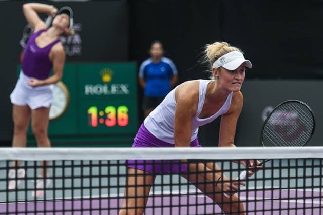 2023 WTA, Tennis Damen Finals - Final Day CANCUN, MEXICO - NOVEMBER 5: Gabiela Dabrowski (L) of Canada and Erin Routliffe (R) of New Zealand, during the rescheduled Doubles Semifinal match against Nicole Melichar-Martinez (USA) and Ellen Perez (Australia) on Day 8 of GNP Seguros WTA Finals Cancun 2023, part of the Hologic WTA Tour, on November 5, 2023, in Cancun, Quintana Roo, Mexico. Cancun Mexico  Copyright: xArturxWidakx originalFilename:widak-2023wtaf231105_npdVg.jpg