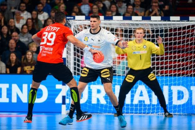 Munich, Germany 05 November Handball DHB Day of Handball Germany Egypt v li Yehia Elderaa Egypt , Sebastian Heymann Germany Munich Olympiahalle Bavaria Germany