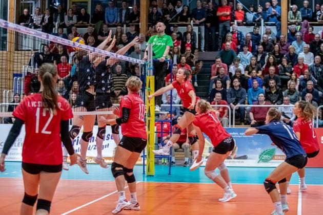 Outside attacker Shari Groth STR, mi in attack GER, Volleyball, Women, DVV Cup, round of 16, 1 VC Stralsund Dresdner SC, season 2023 2024, Diesterweghalle, Stralsund
