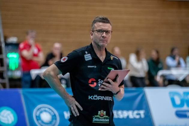 DSC coach Alexander Waibl with a skeptical look GER, volleyball, women, DVV Cup, round of 16, 1 VC Stralsund Dresdner SC, season 2023 2024, Diesterweghalle, Stralsund