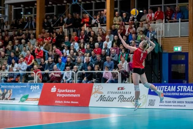Lisa Senger STR, re serving GER, Volleyball, Women, DVV Cup, Round of 16, 1 VC Stralsund Dresdner SC, Season 2023 2024, Diesterweghalle, Stralsund