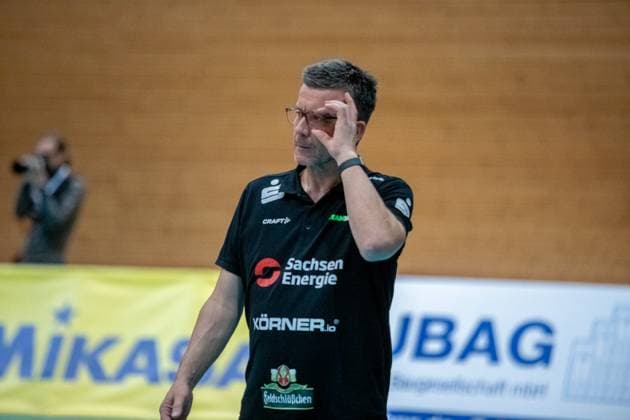DSC Coach Alexander Waibl GER, Volleyball, Women, DVV Cup, Round of 16, 1 VC Stralsund Dresdner SC, Season 2023 2024, Diesterweghalle, Stralsund