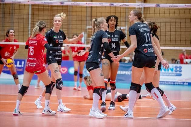 Jubilation at Dresdner SC after winning a point GER, Volleyball, Women, DVV Cup, Round of 16, 1 VC Stralsund Dresdner SC, Season 2023 2024, Diesterweghalle, Stralsund