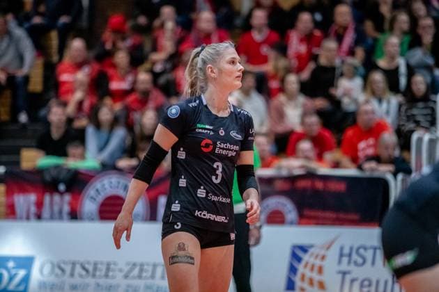 Outside attacker Hester Jasper DSC GER, volleyball, women, DVV Cup, round of 16, 1 VC Stralsund Dresdner SC, 2023 2024 season, Diesterweghalle, Stralsund