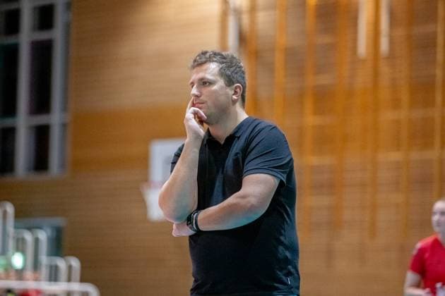 Stralsund coach Erik Prochnio GER, volleyball, women, DVV Cup, round of 16, 1 VC Stralsund Dresdner SC, 2023 2024 season, Diesterweghalle, Stralsund