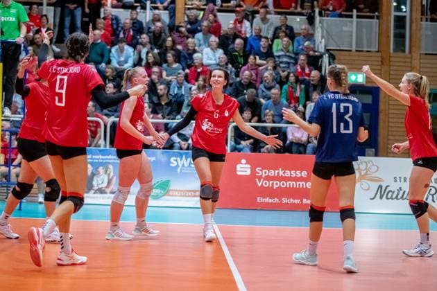 Anne Krohn STR, mi visibly felt comfortable on the court Despite the end of her career, she did not want to miss the chance to stand on the court against Dresdnen GER, Volleyball, Women, DVV Pokal, Round of 16, 1 VC Stralsund Dresdner SC, Season 2023 2024, Diesterweghalle, Stralsund