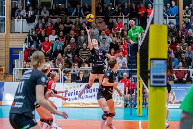 Famke Boonstra DSC, mi attacking from the outside GER, Volleyball, Women, DVV Cup, Round of 16, 1 VC Stralsund Dresdner SC, Season 2023 2024, Diesterweghalle, Stralsund